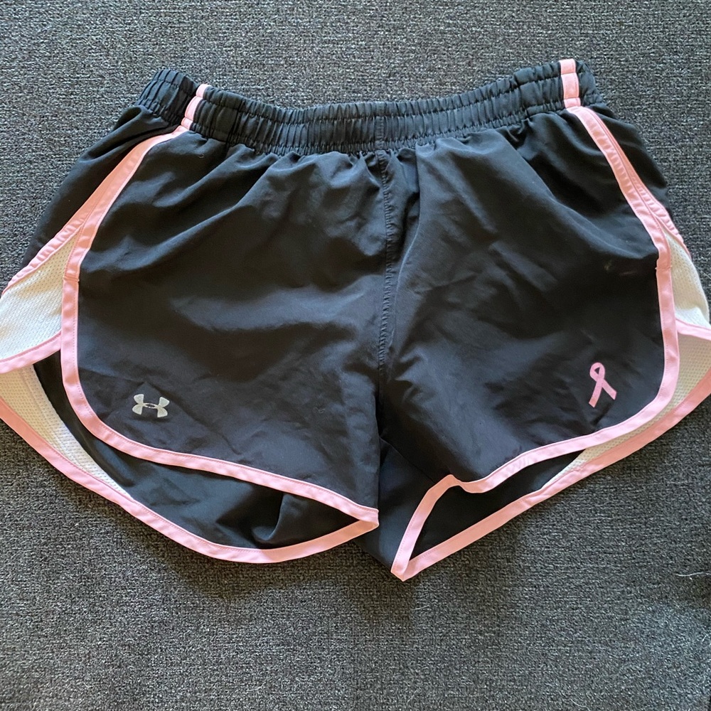 🔥 Underarmour pink and black running shorts